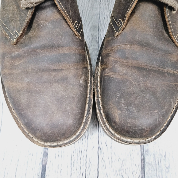 CLARKS | Bushacre II lace-up distressed leather chukka desert boots - Picture 5 of 10